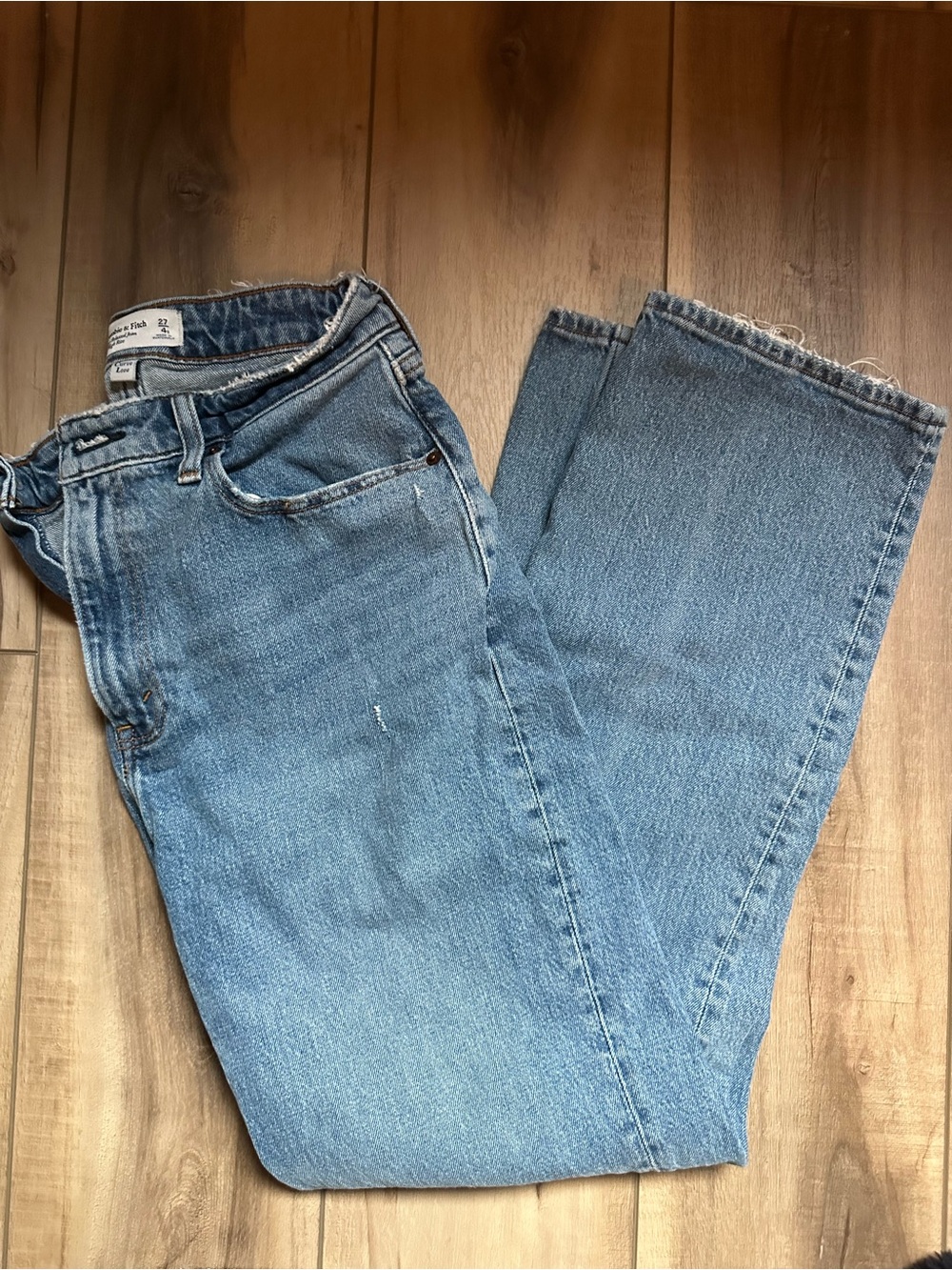 A&F The 90s Relaxed Jean High Rise Curve Love